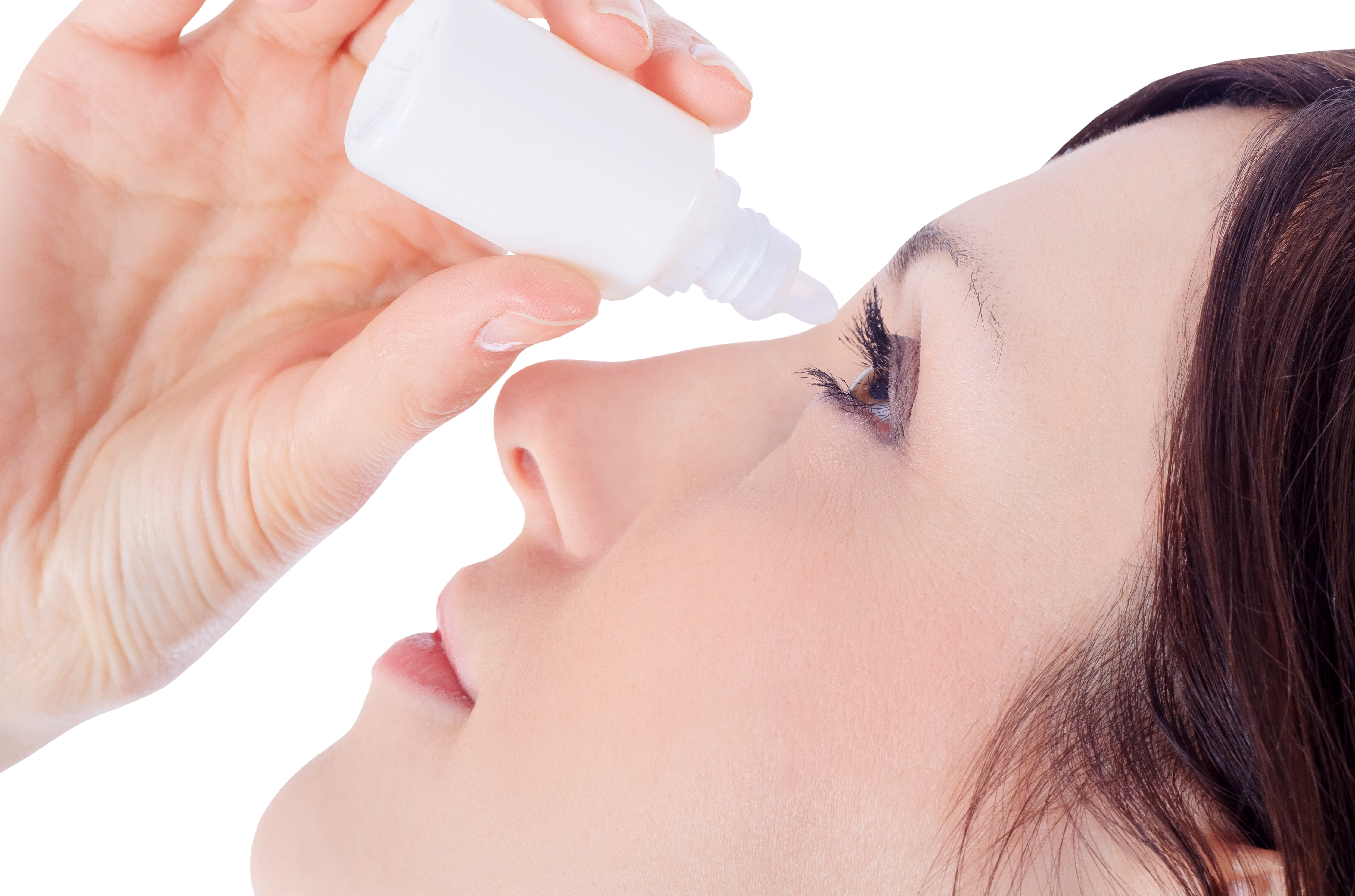 woman with dry eyes putting in eye drops